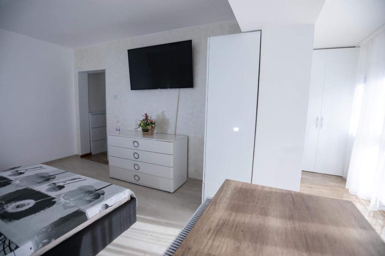 Apartament Central Targu Jiu Ngoại thất bức ảnh