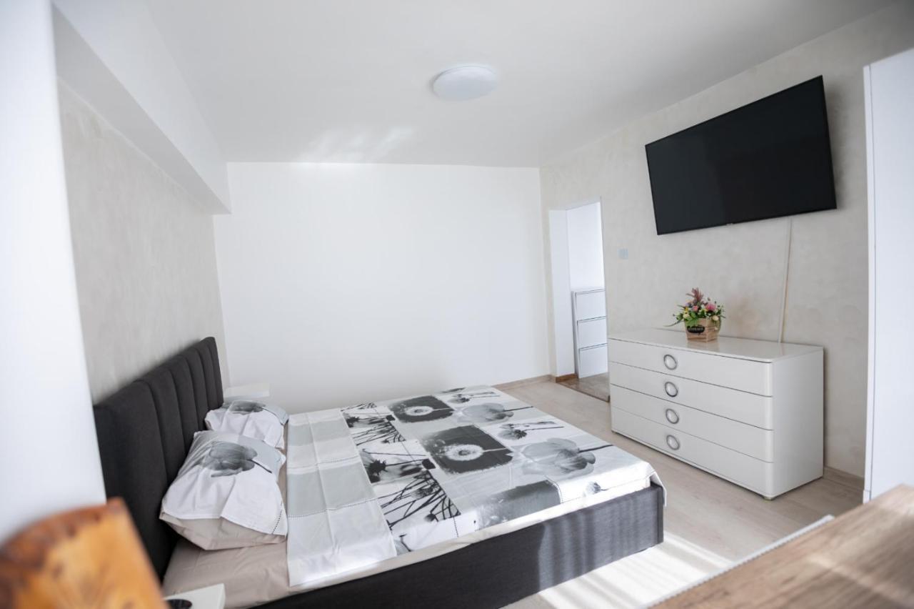 Apartament Central Targu Jiu Ngoại thất bức ảnh